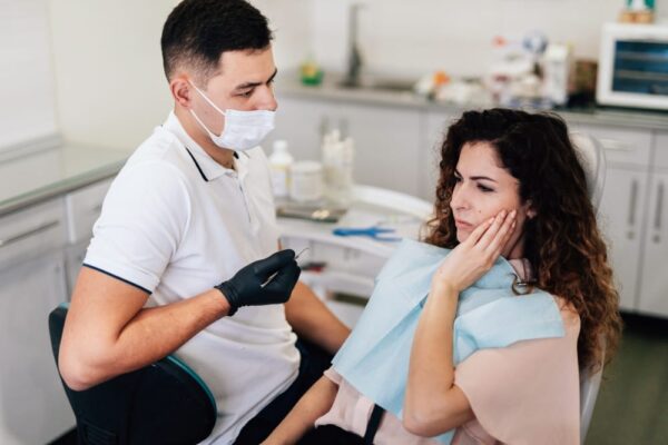 Abces dentar: care sunt cauzele și opțiuni de tratament