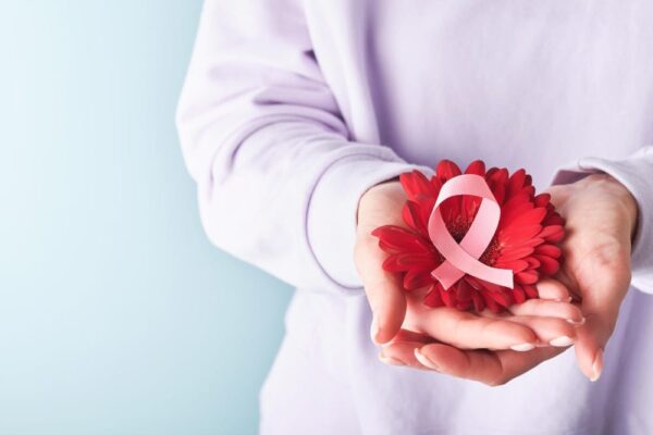 Cancerul ovarian: tipuri, simptome, factori de risc și metode de diagnostic