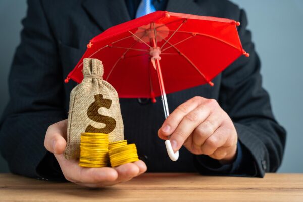 Cum îți protejezi economiile când dobânzile și prețurile se schimbă rapid