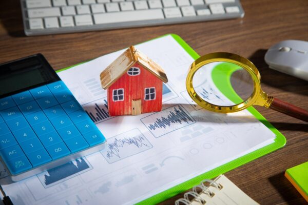 Evaluatorul băncii stabilește un preț mai mic decât cel cerut de proprietar: ce se întâmplă cu creditul