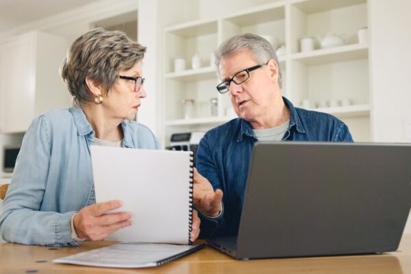 7 întrebări pe care să le pui băncii înainte să accepți o ofertă de credit