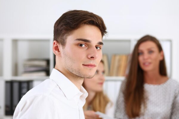 Freelancing vs. angajare: Cum alegi și ce trebuie să știi despre fiecare