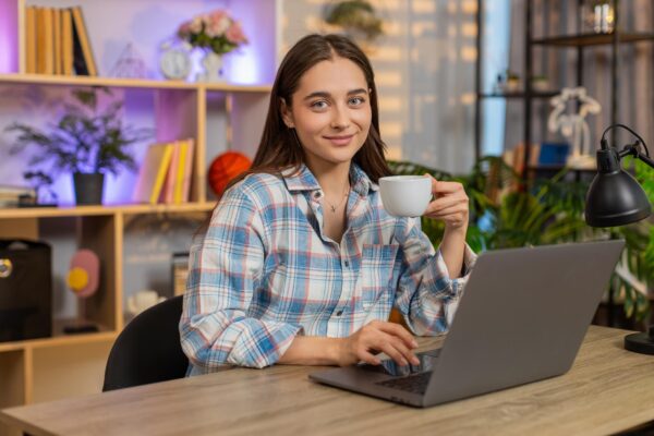 Munca de acasă: cum să rămâi productiv și vizibil pentru promovare